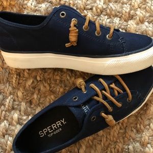 Blue sperry topsider sneaker 7.5